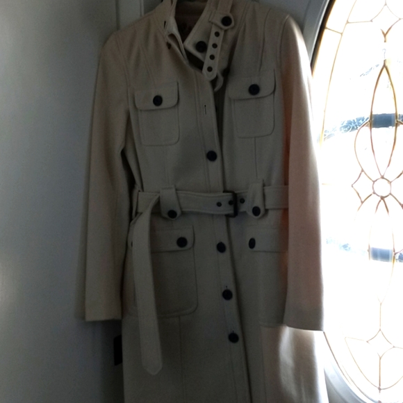 Espirt Jackets & Blazers - Beautiful Coat. Beautiful Espirt winter creme size med.